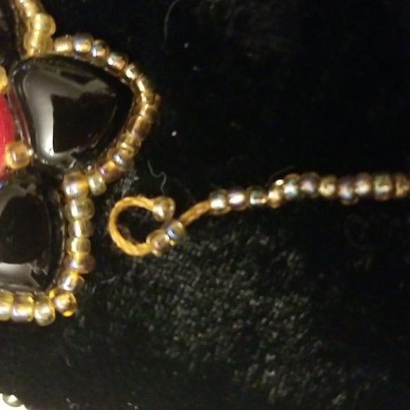 $5 ITEM. Small velvet bag with beads. MUST BUNDLE WITH OTHER ITEMS - Picture 8 of 10